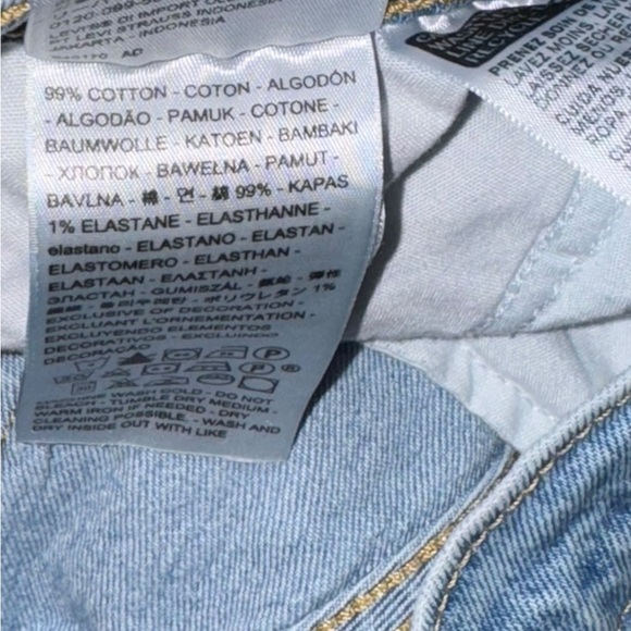 Levi's Premium Wedgie Light Wash High Rise Jeans Size 28 - Picture 7 of 7